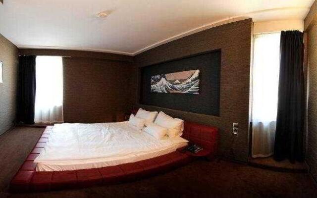Plaza V Executive Hotel