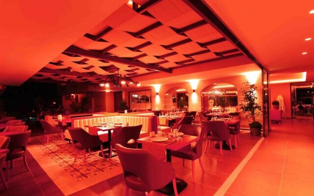 Sun City Apartments & Hotel