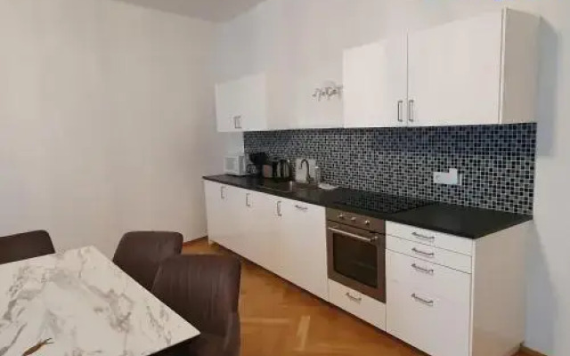 Carlton Suites