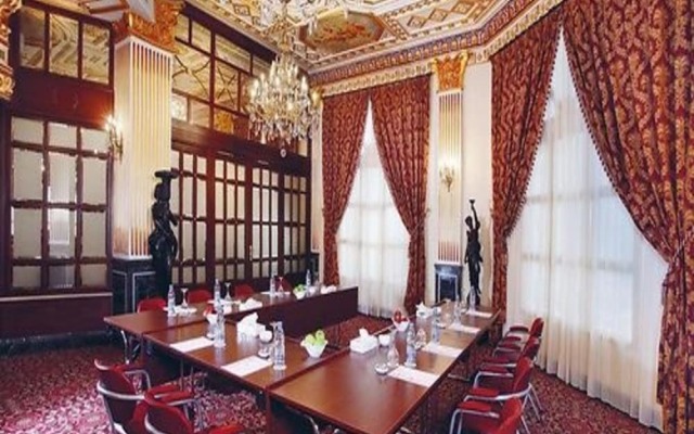 Serenada Golden Palace - Boutique Hotel