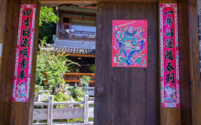 Yangshuo Scenic Mountain Retreat