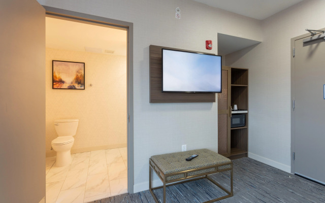 Holiday Inn Express New Rochelle by IHG