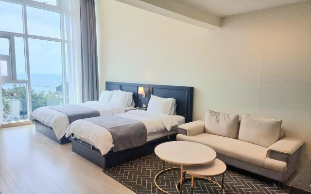 Rich Hotel