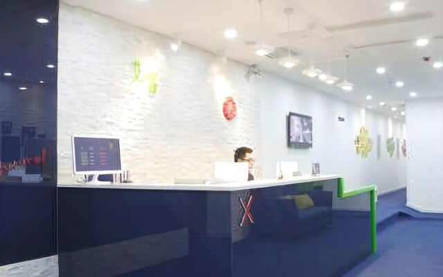 Huayi Hotel (Yantai Yuhuangding South Street)
