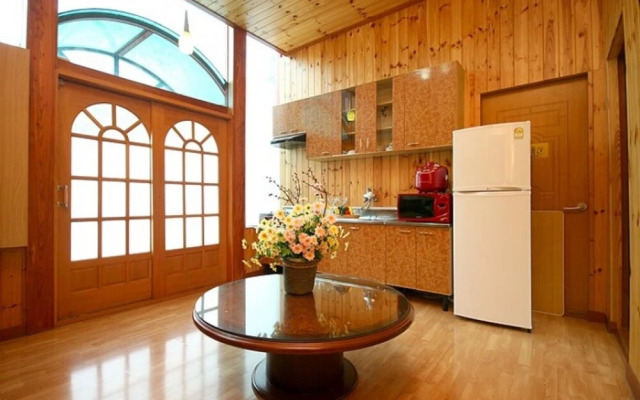 Donggang Village Caravan Pension
