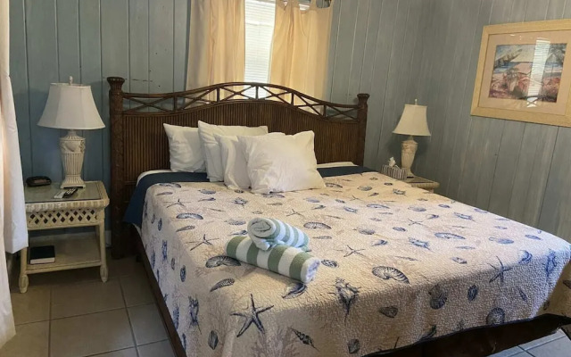 Holiday Court 02 - Flamingo