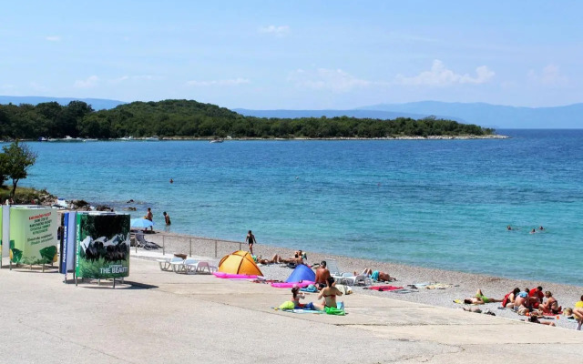 Apartments and rooms with WiFi Njivice, Krk - 5362