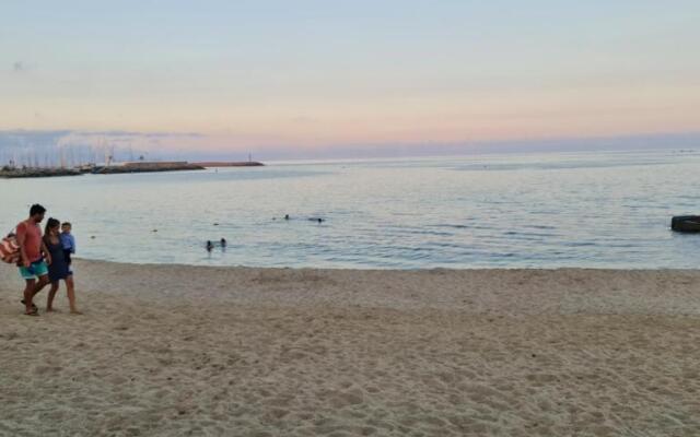 Sea And Pool Apartment 2