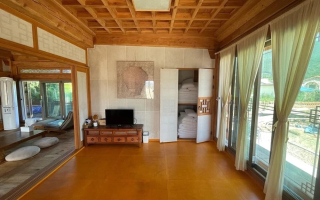 Jukrokjungsa hanokstay