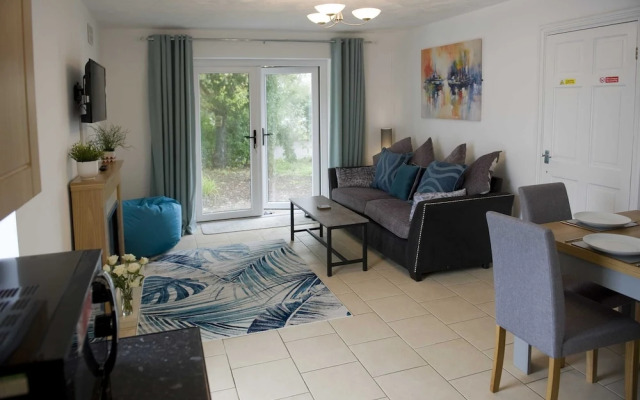 Lovely Mountain View Apartment - Short Drive to Beaches