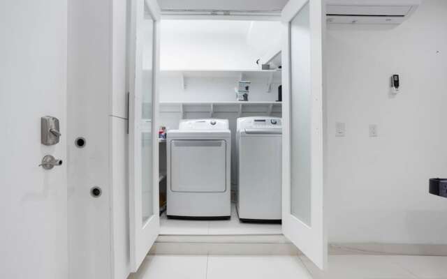 Walefield by Avantstay Mid-wilshire Home + Pool