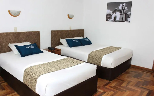Hotel Pumas Inn