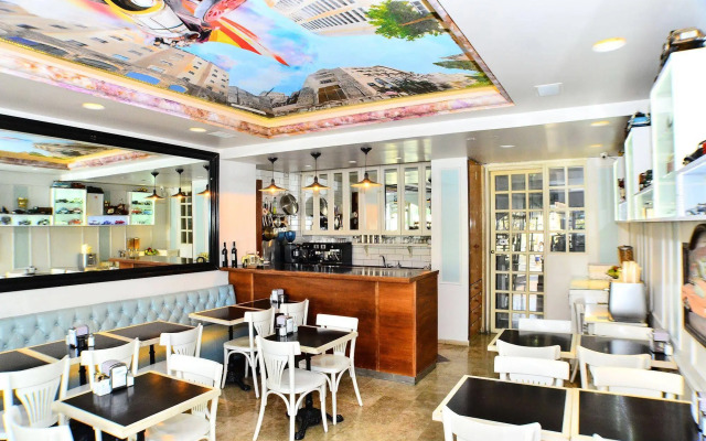 Avital Hotel