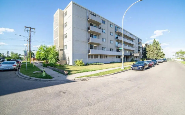 Beautiful 2bdr Suite w Parking Patio Coffee Wifi