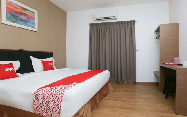 OYO 89915 East Mount Hotel