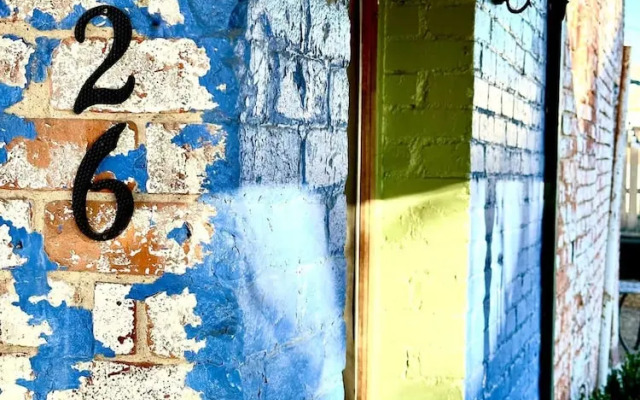 Amazing Historic 1800s Carriage House