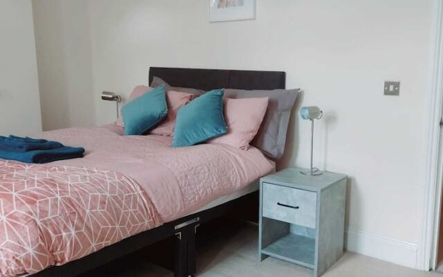 Monthly, Short, Stays 2-bed Apartment in Reading