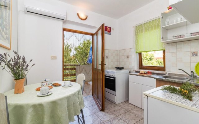 Awesome Apartment in Valbandon With 1 Bedrooms and Wifi