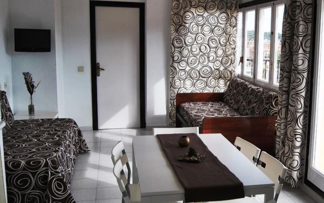 Apartaments AR Monjardí