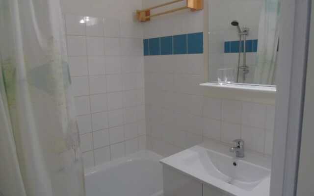 Lou Services Apartment CB7 LSI 001