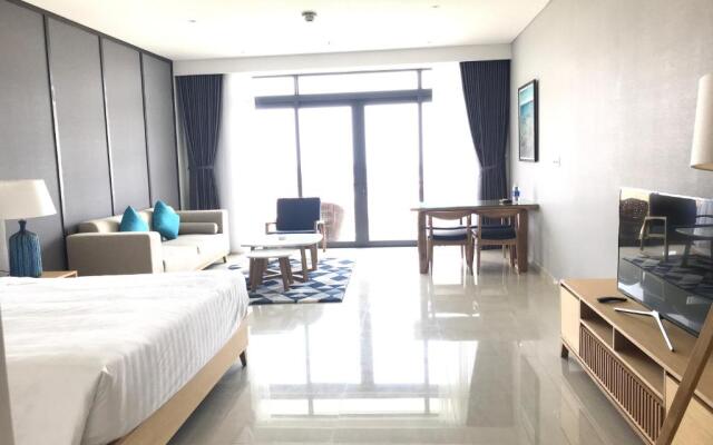 One Bedroom Apartment with Sea View