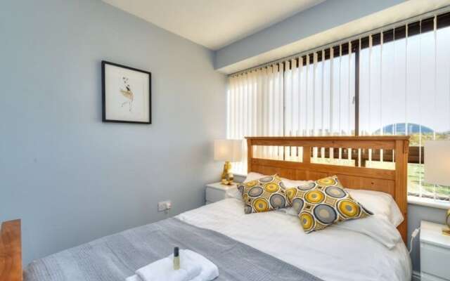 Xscape View Apartment With Balcony