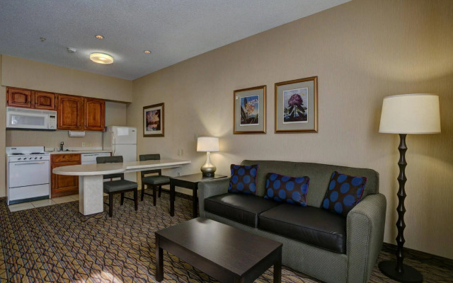 Holiday Inn Hotel & Suites-Milwaukee Airport by IHG