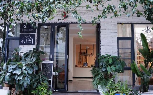 Weijianshan Guesthouse