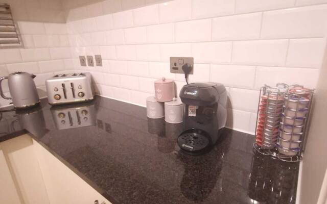 Ravishing Riverside 2-bed Rental in Canary Wharf