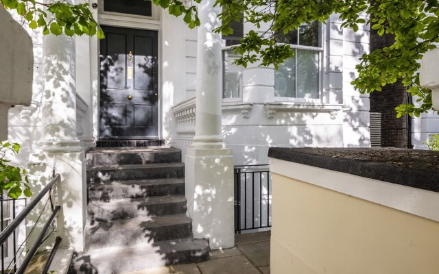 Stunning Colville Gardens Apartment - ADCT