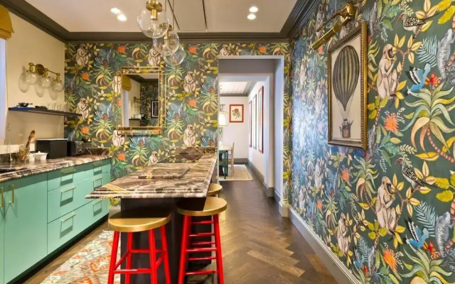 Colourful 3 Bed Kensington Garden Flat