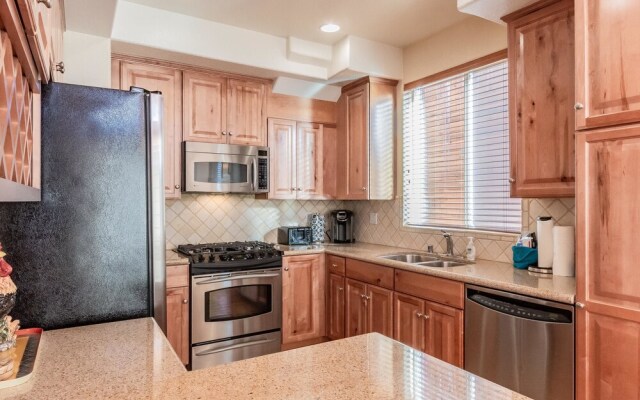 Mammoth Gateway Village # 8