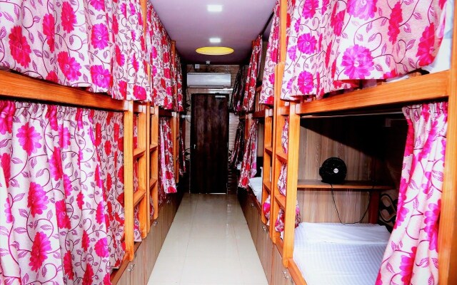 Delta Dormitory - Hostel