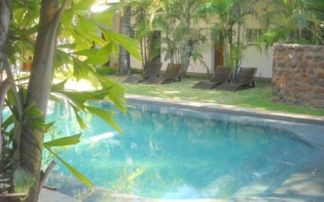 The Beverly Hills Guest Lodge