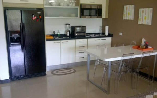 Beach Garden Two Bedroom Condo - Pri 8514