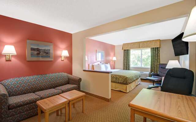 Days Inn & Suites by Wyndham Airport Albuquerque