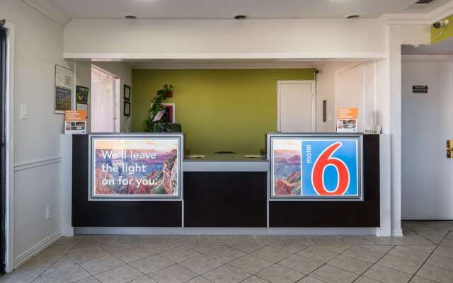Motel 6 Irving, TX - Loop 12