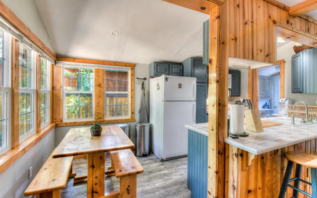 Foursome  2 Bedroom Cabin by RedAwning