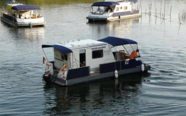 Hausboot _Wassercamper_ SCHW 930