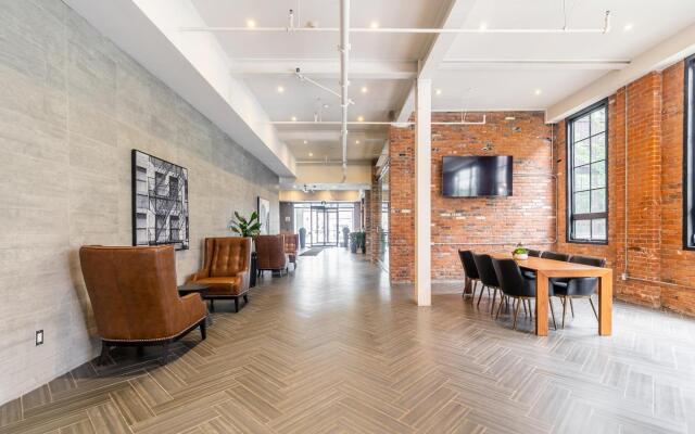 2BR 2 STOREY LOFT. Free Parking.Gym