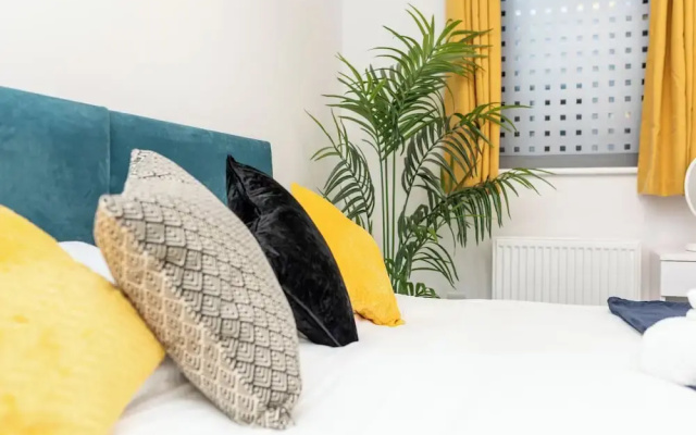 Modern 2- Bedroom Apartment in Central Redhill!