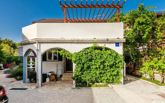 Beautiful Home in Vir With 4 Bedrooms, Wifi and Outdoor Swimming Pool