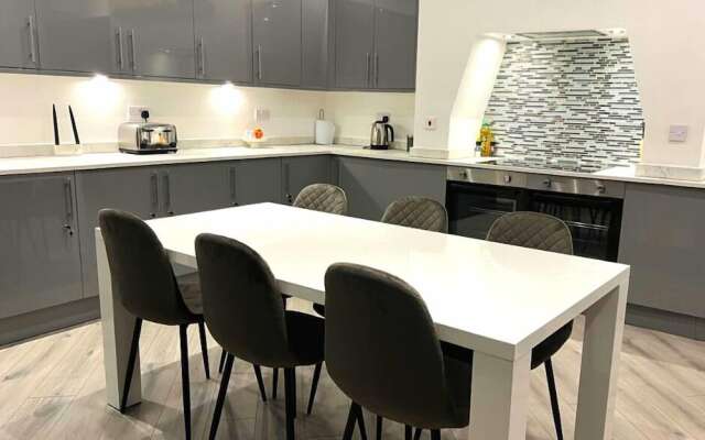Darlington Suites by SA Stays