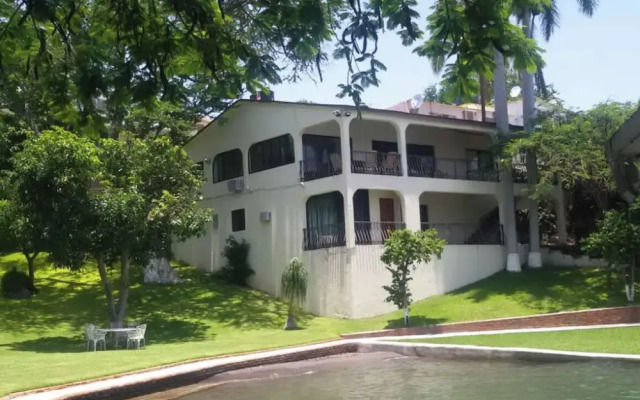 Room in House - Dream House on Lake Tequesquitengo