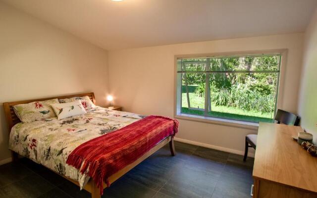 Golden Paradise - Rangihaeata Holiday Home