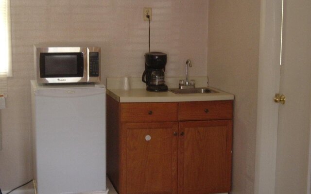 Fels Three Crown Motel