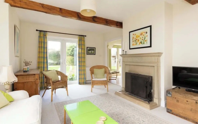 Spacious Coastal Family Home Sleeps 8