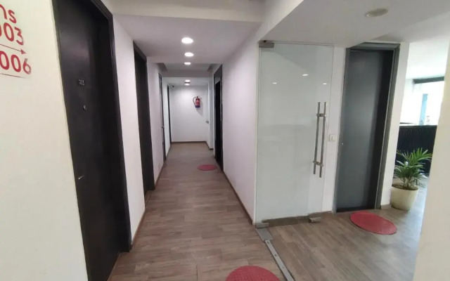 Saltstayz Select - Near Sohna Road City Center