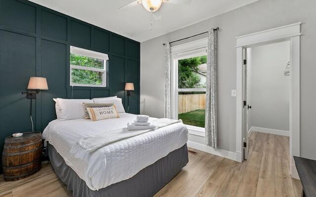 Cozy Chic Home in Downtown Loveland!