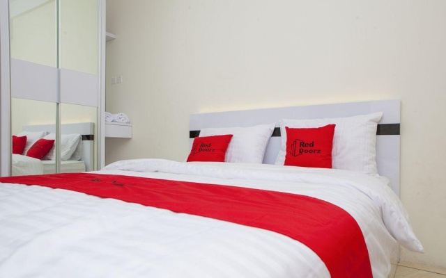 RedDoorz Apartment @ Tamansari Panoramic Soekarno – Guest Rooms – Bandung